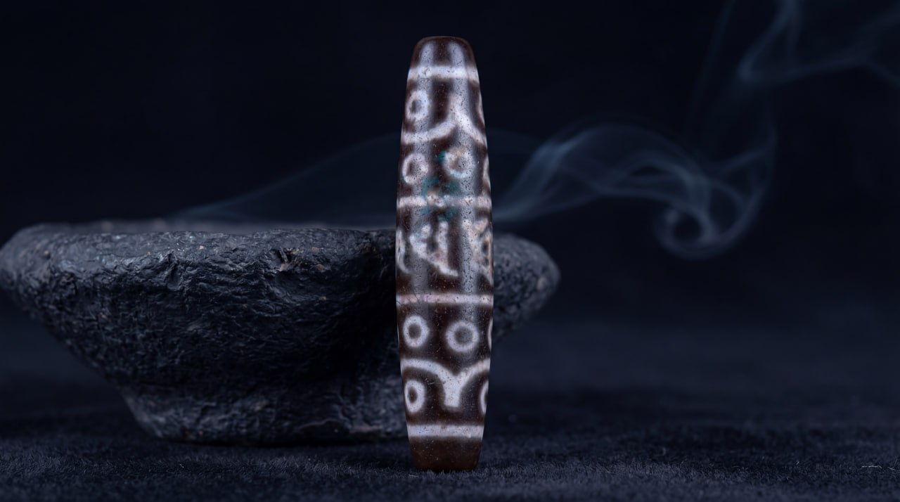 Dzi 12 Mắt — Thần Chú Om Mani Padme Hum