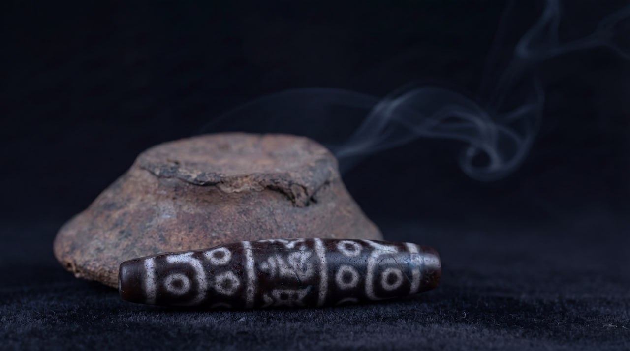 Dzi 12 Mắt — Thần Chú Om Mani Padme Hum 3